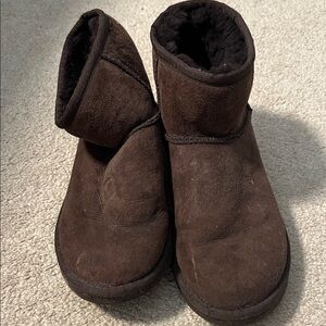 UGG brown classic mini size 5